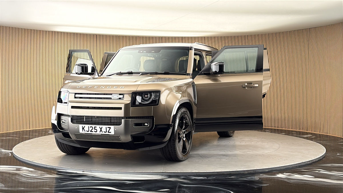 More views of Land Rover Defender 110