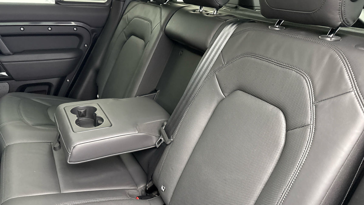 Land Rover Defender 110 Image 9
