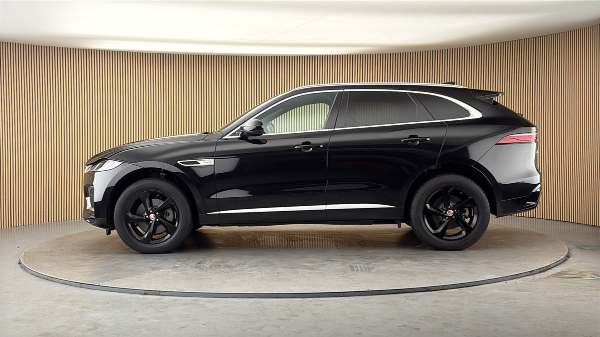 Jaguar F-PACE Image 15