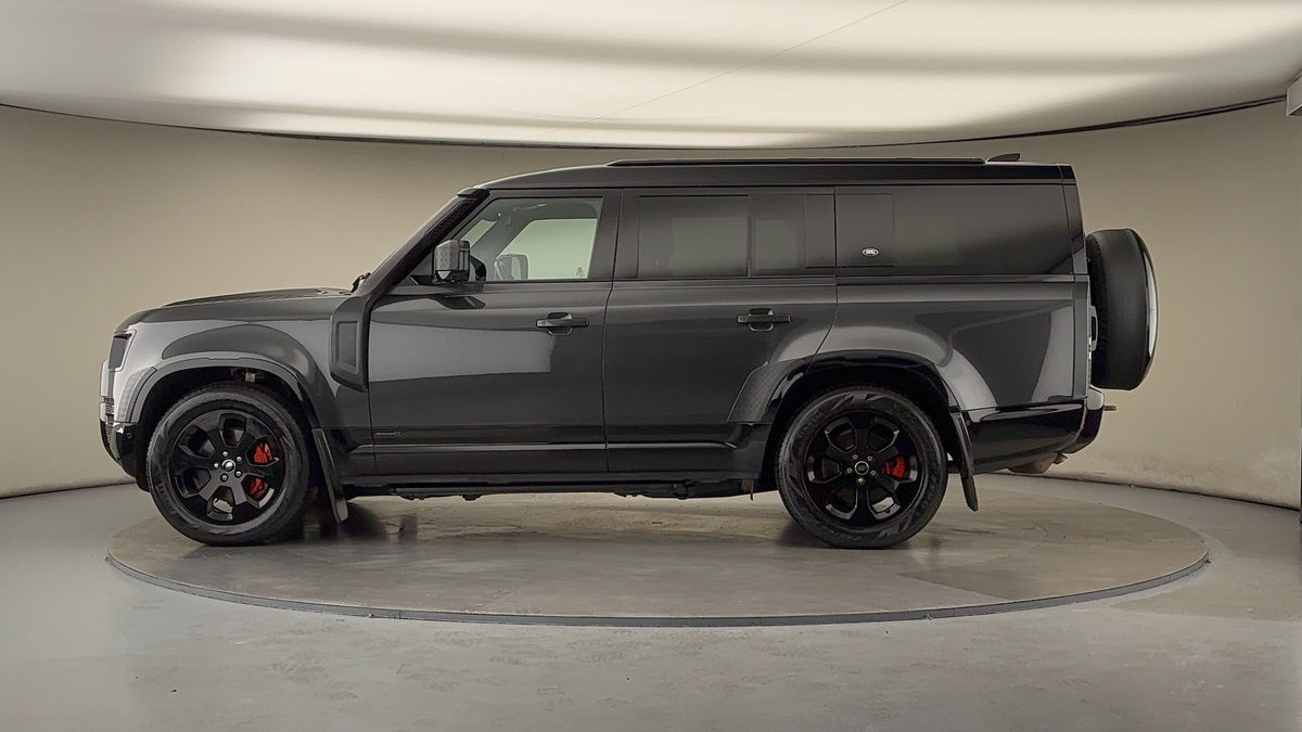Land Rover Defender 130 Image 15
