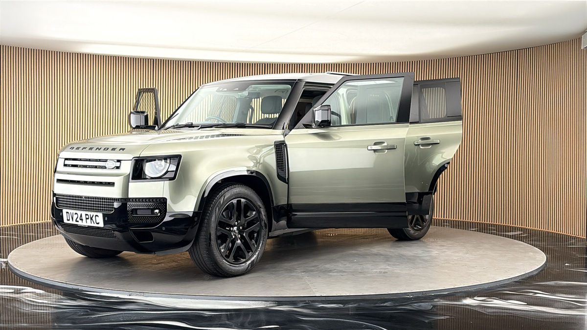 More views of Land Rover Defender 110
