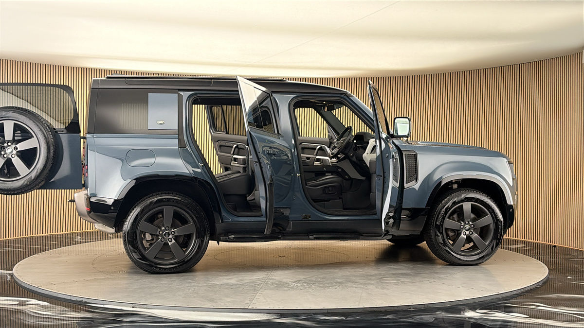 More views of Land Rover Defender 110