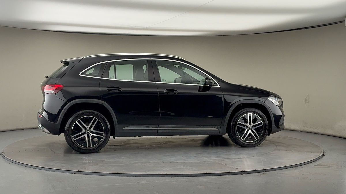 More views of Mercedes-Benz GLA