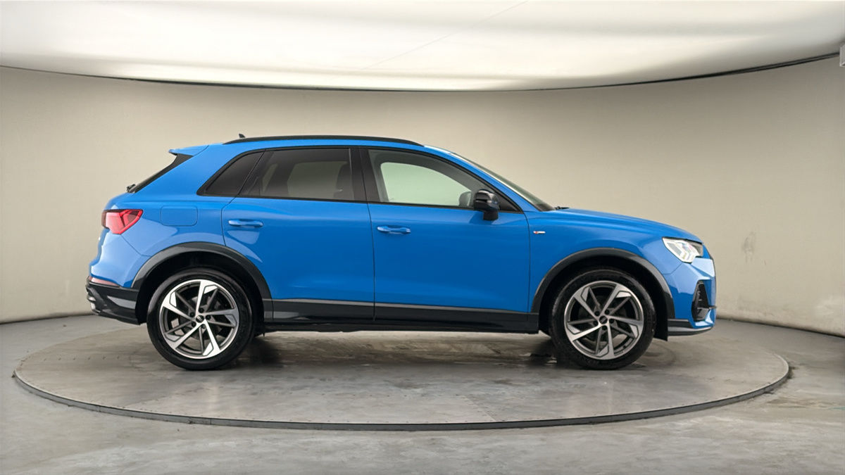 Audi Q3 Image 16