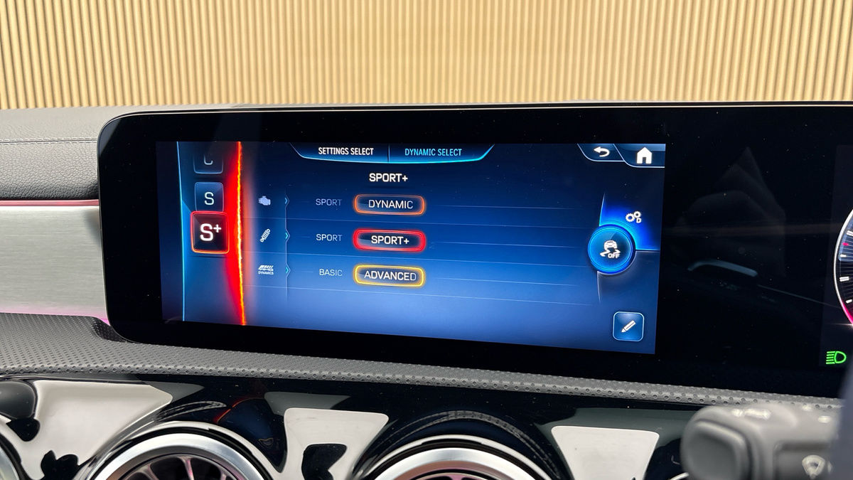 Mercedes-Benz CLA Image 35