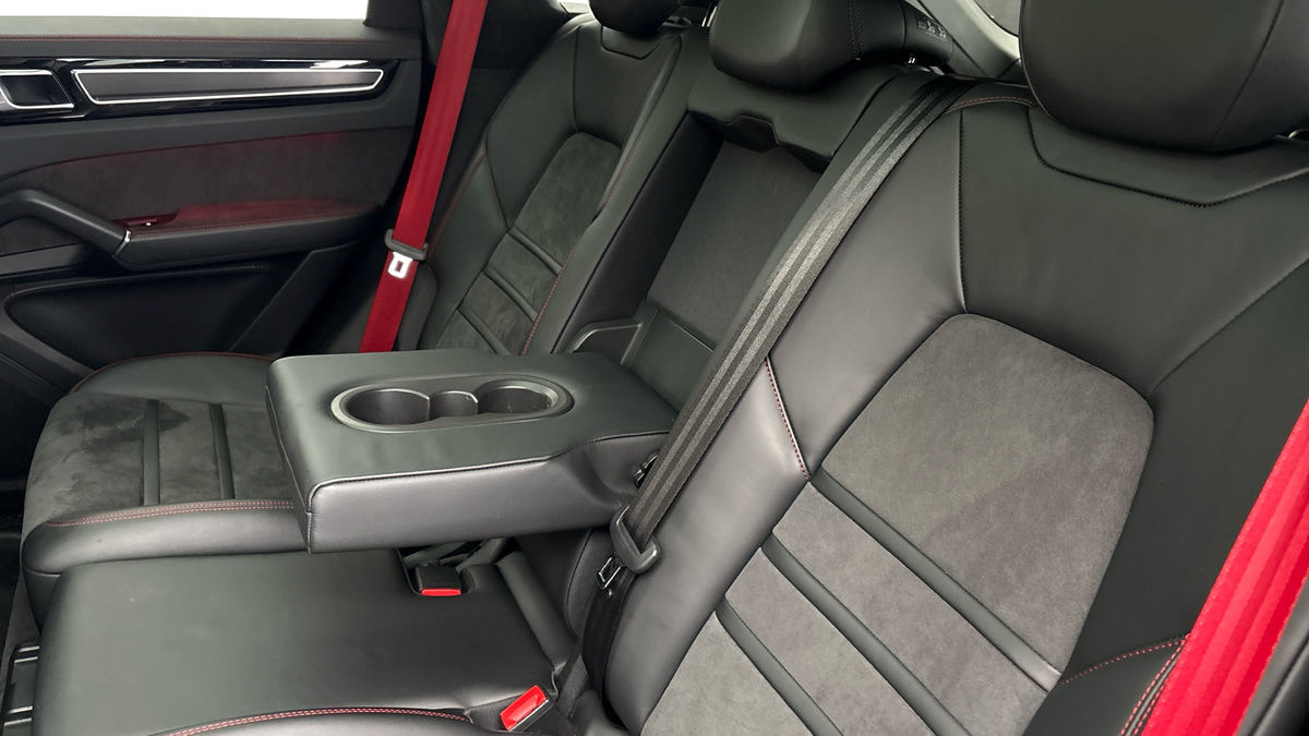Porsche Cayenne Image 9