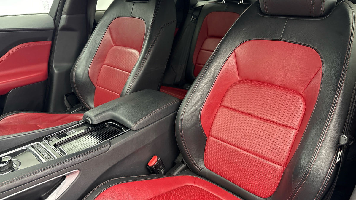 Jaguar F-PACE Image 7
