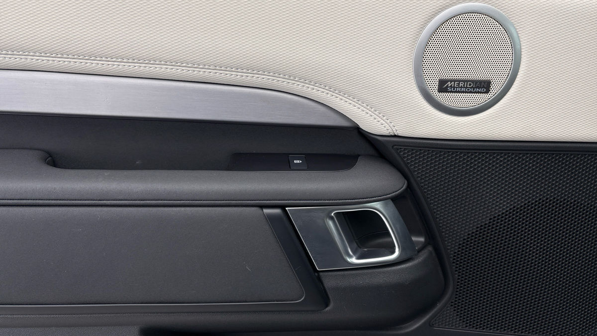 Land Rover Discovery Image 19