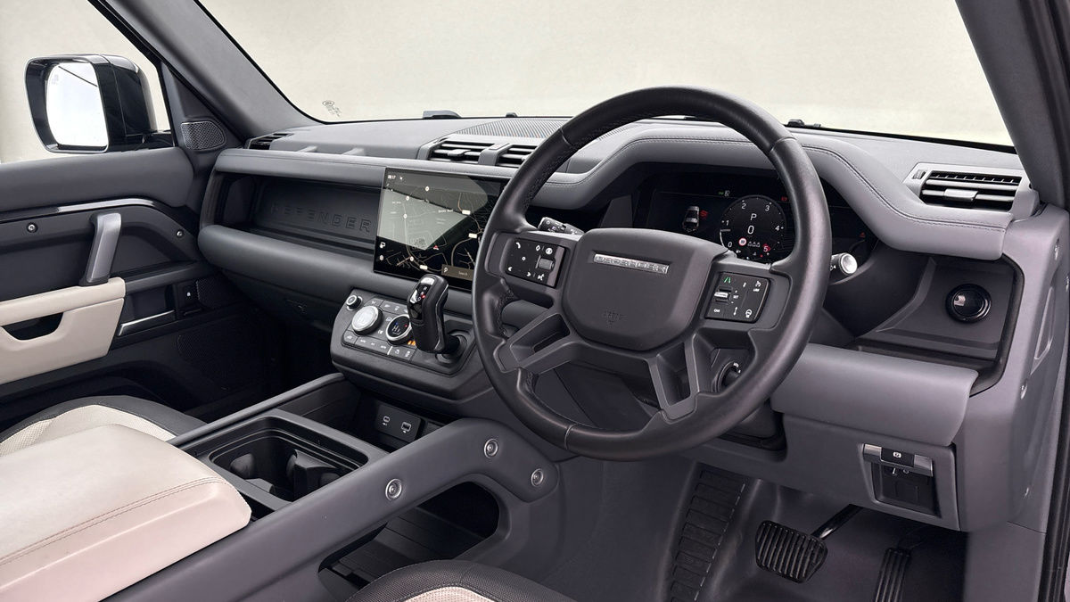 Land Rover Defender 90 Image 5