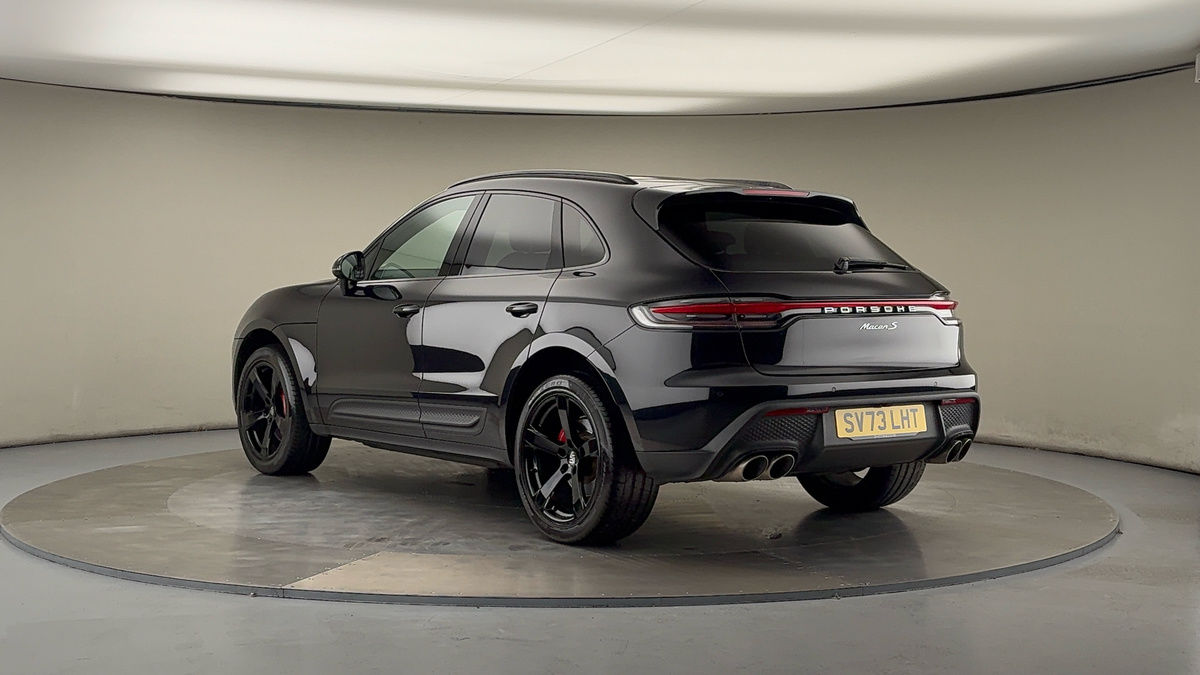 Porsche Macan Image 2