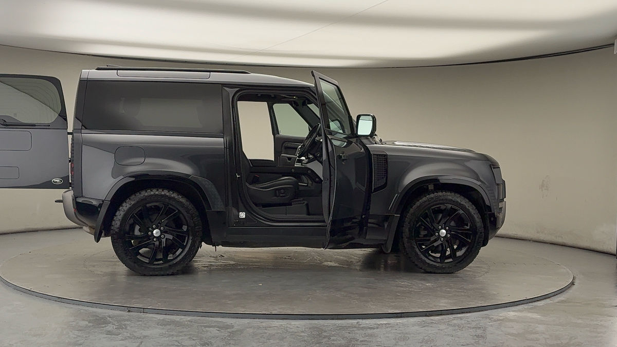 More views of Land Rover Defender 90