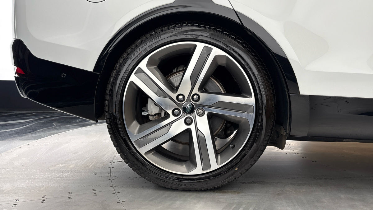 Land Rover Discovery Image 10