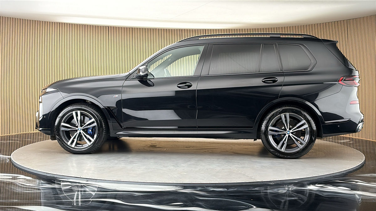 More views of BMW X7