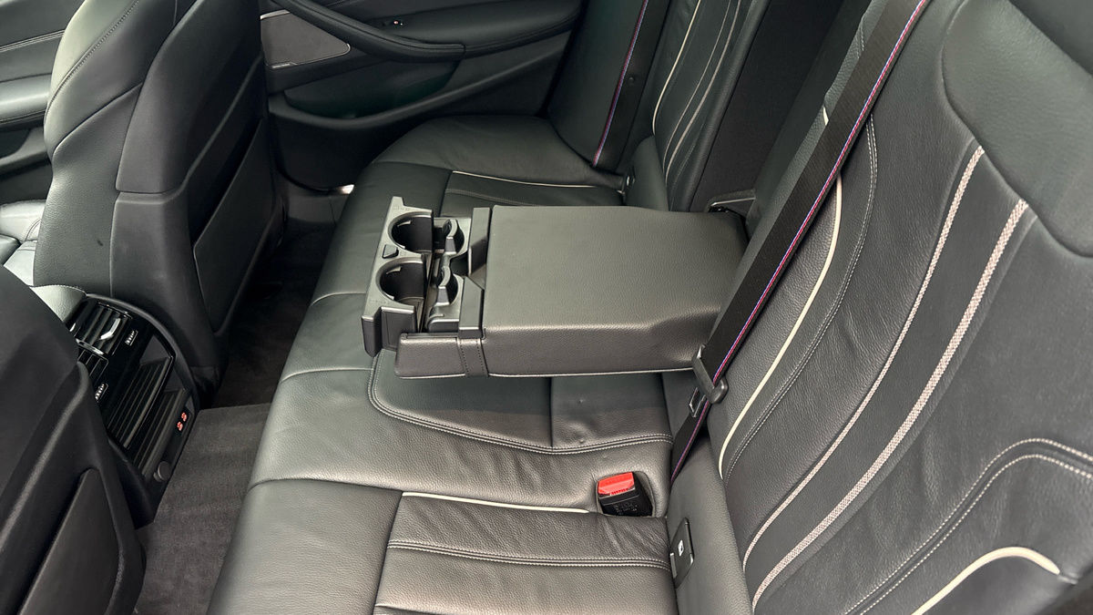 BMW 5 Series Image 9