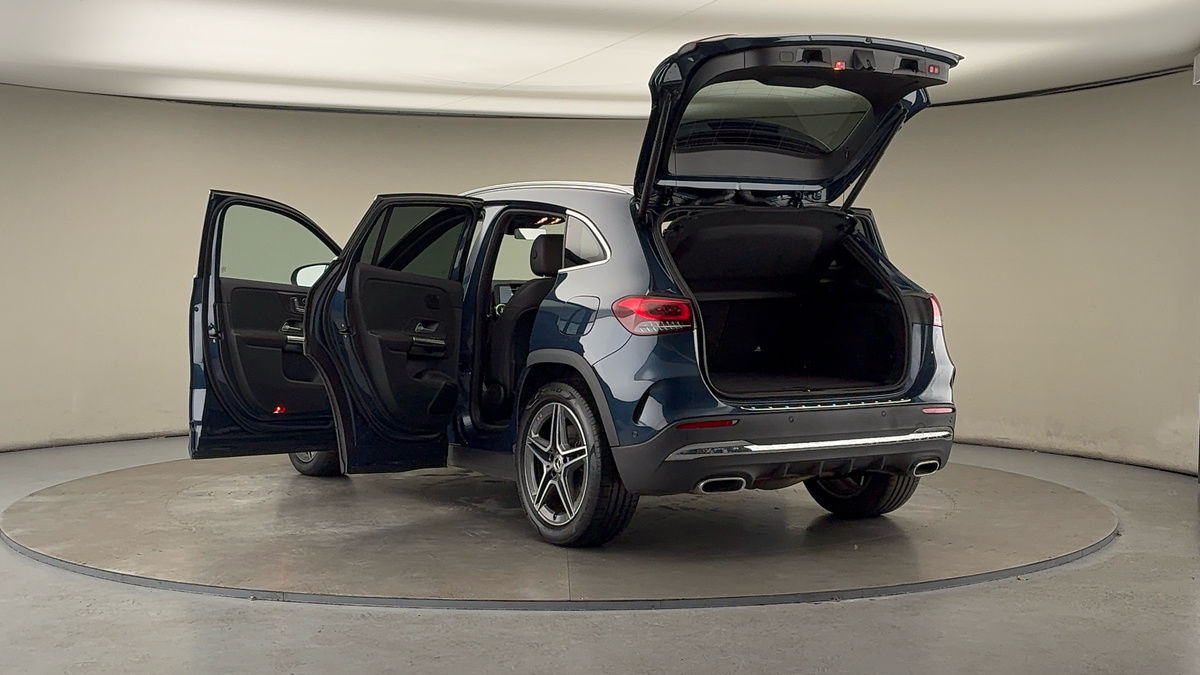 Mercedes-Benz GLA Image 23