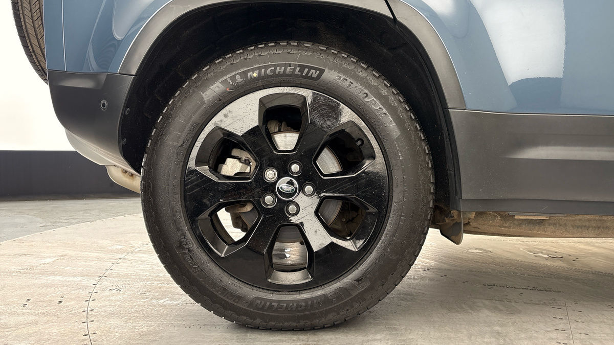 Land Rover Defender 110 Image 10