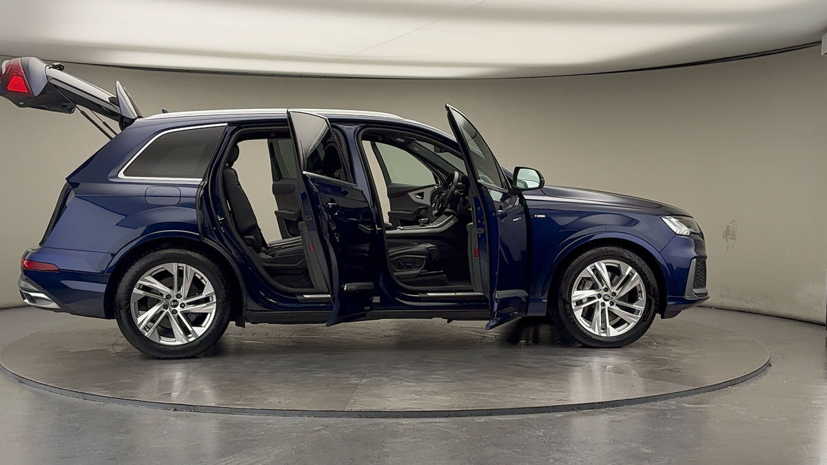 More views of Audi Q7