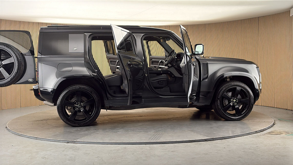 More views of Land Rover Defender 110