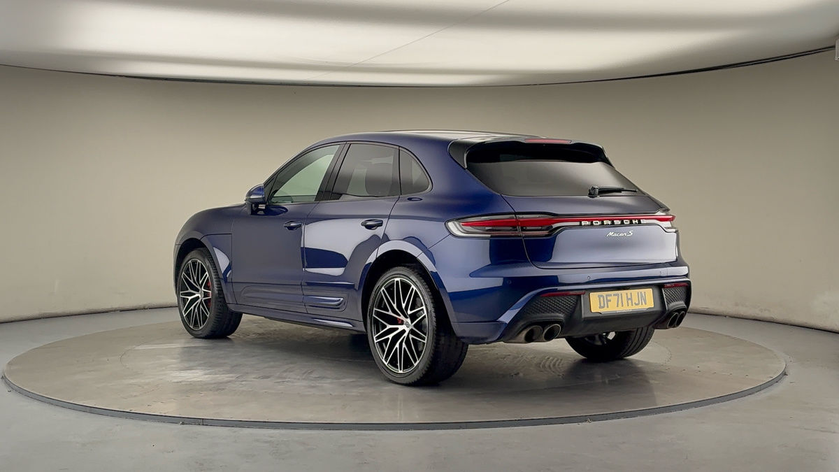 Porsche Macan Image 2