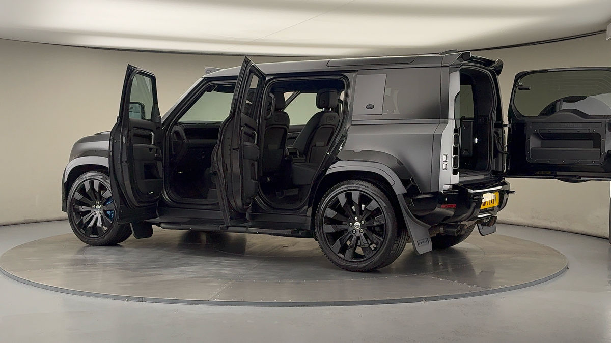 More views of Land Rover Defender 110