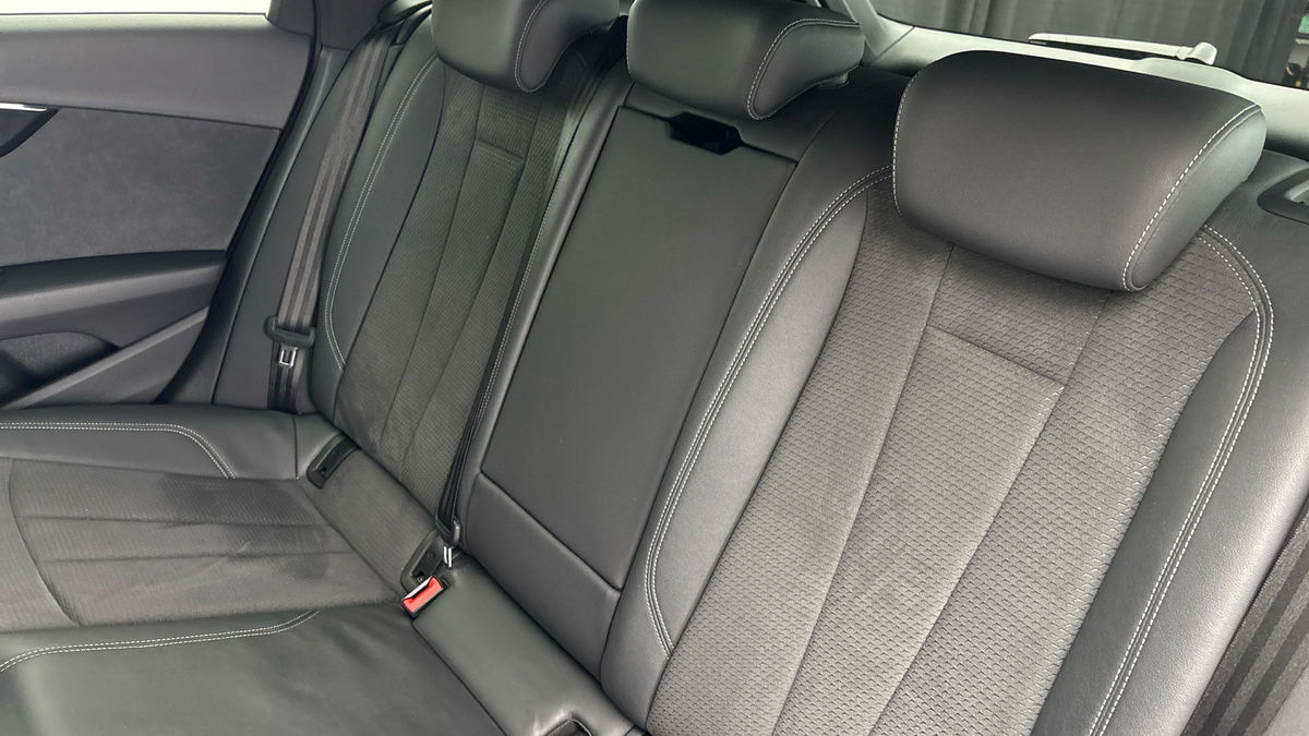Audi A4 Avant Image 8