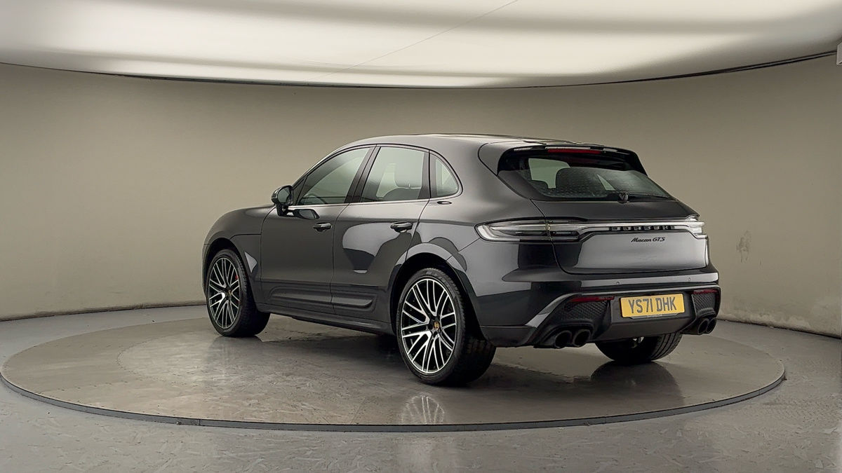 Porsche Macan Image 2