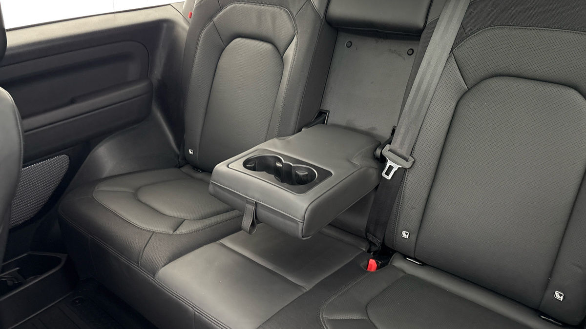 Land Rover Defender 90 Image 9