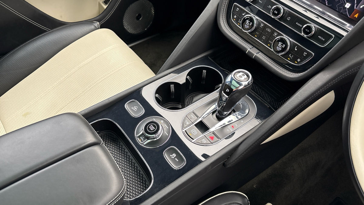 Bentley Bentayga Image 18