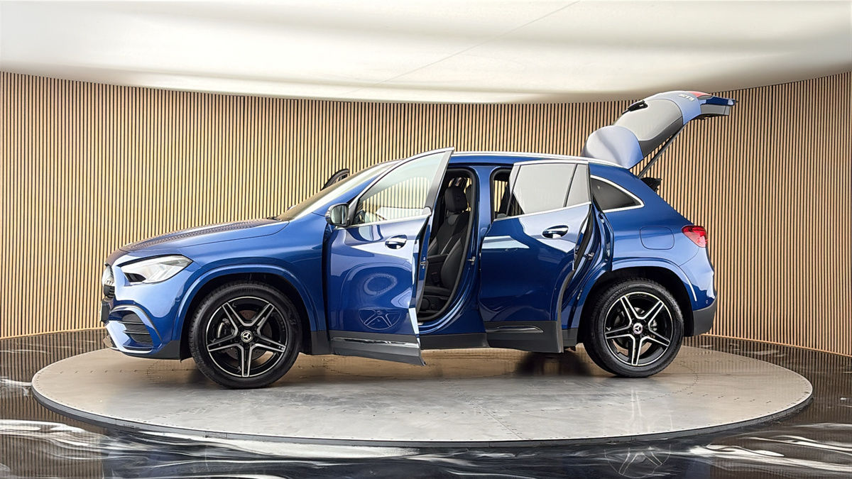 More views of Mercedes-Benz GLA