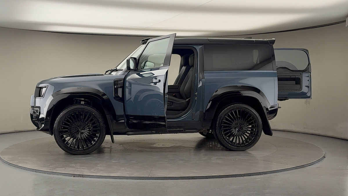 More views of Land Rover Defender 90