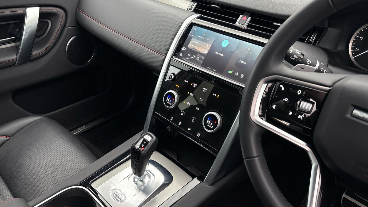 Land Rover Discovery Sport Image 18