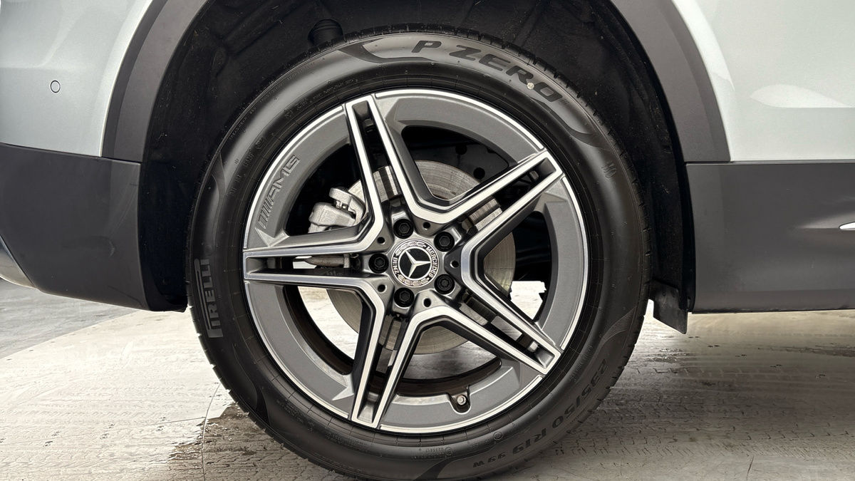 Mercedes-Benz GLB Image 10