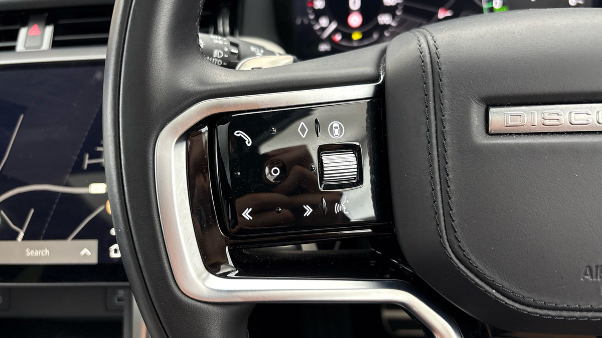 Land Rover Discovery Sport Image 13
