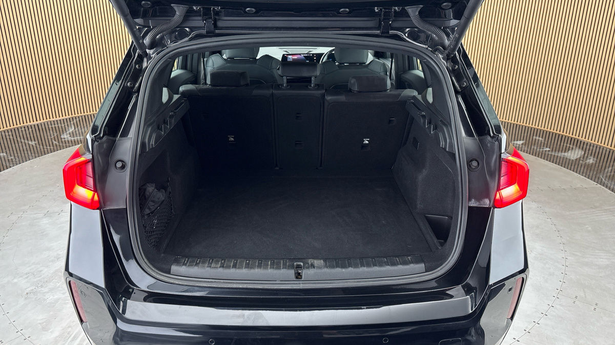 BMW iX1 Image 11