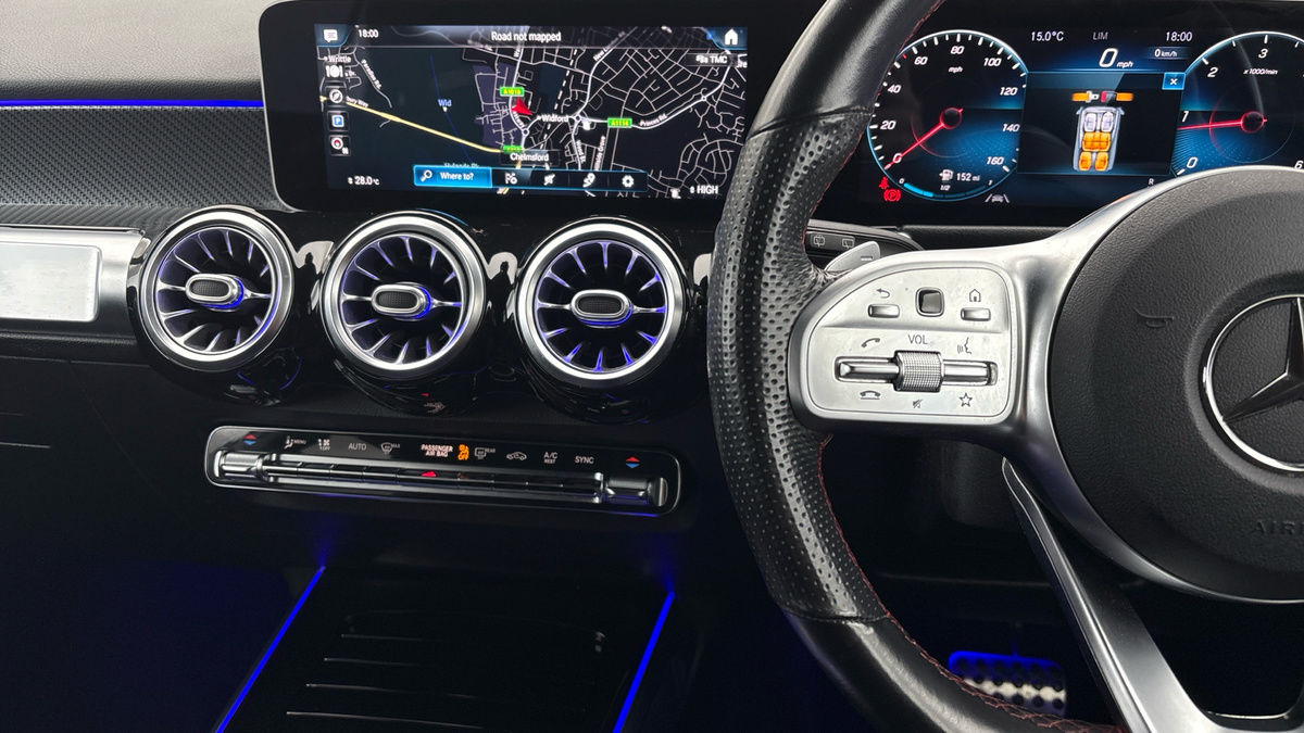 Mercedes-Benz GLB Image 13