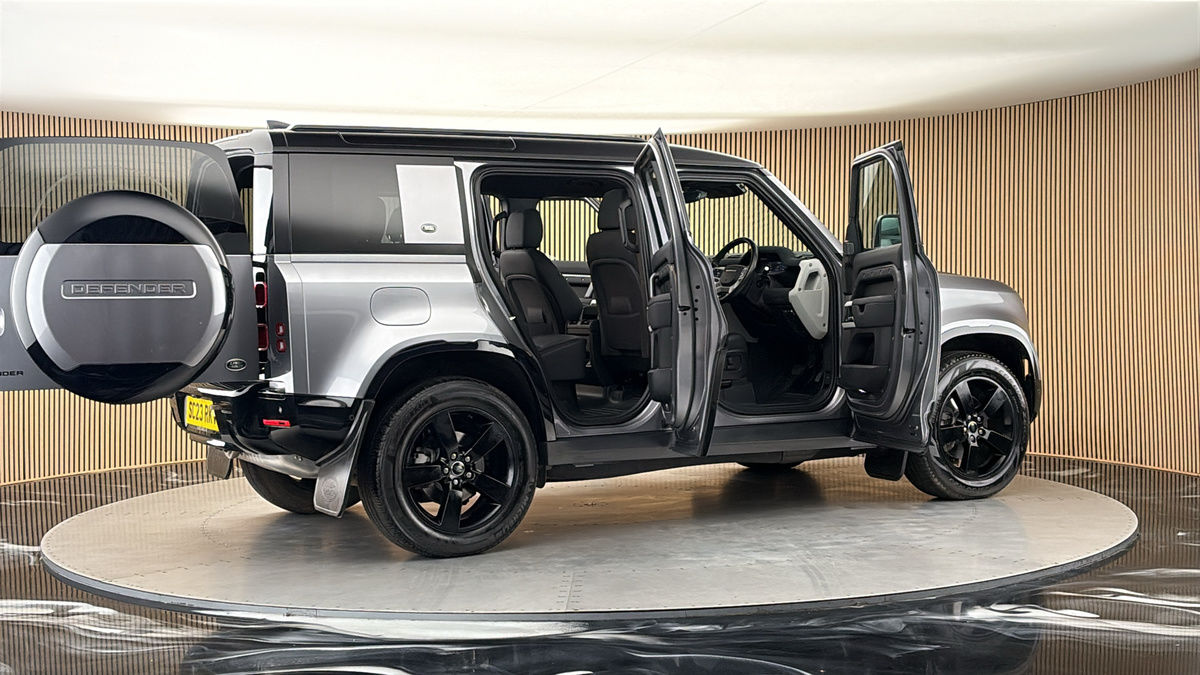 More views of Land Rover Defender 110