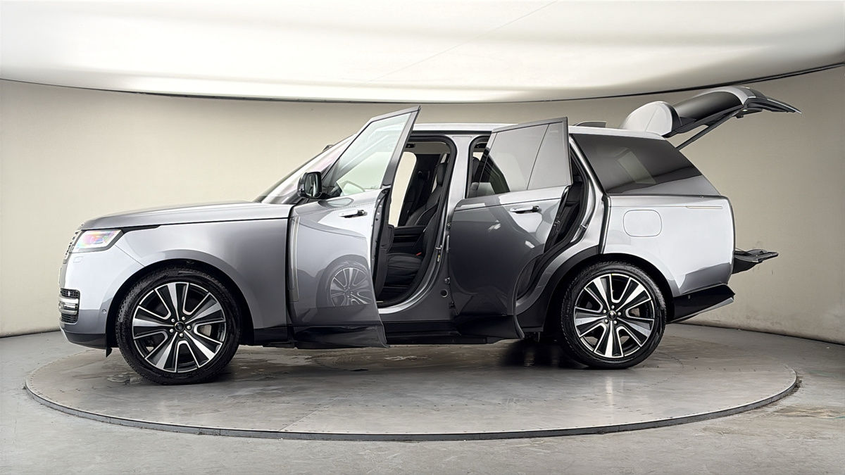 More views of Land Rover Range Rover