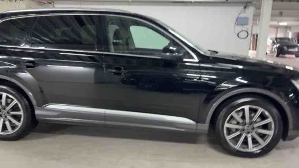 More views of Audi Q7