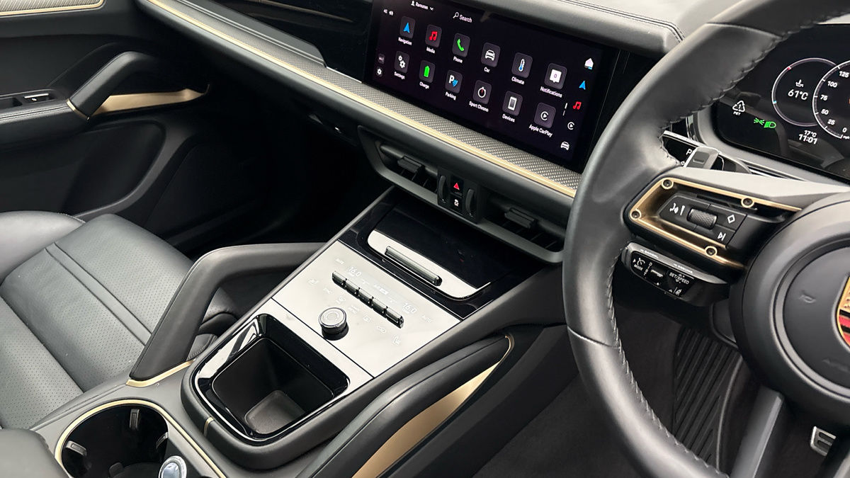 Porsche Cayenne Image 18
