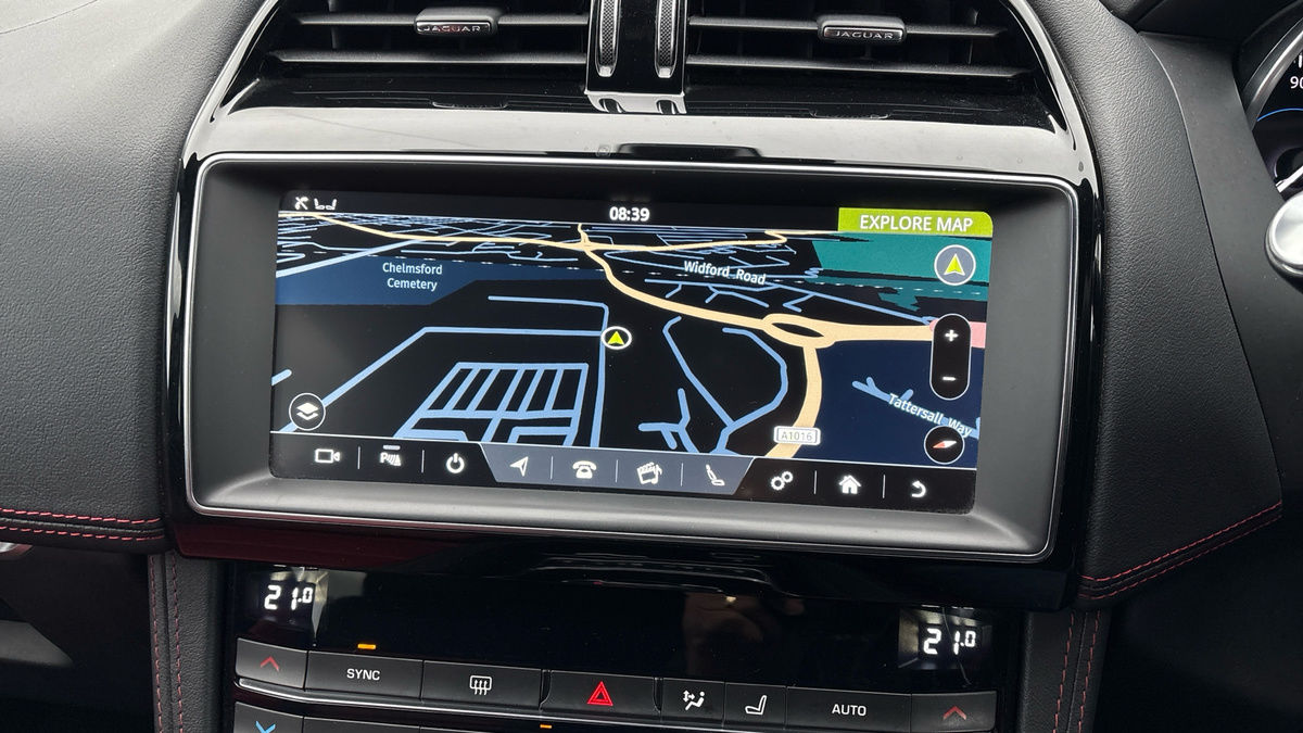 Jaguar F-PACE Image 17