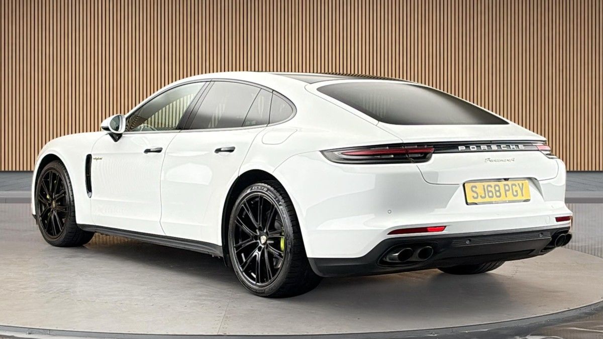 Porsche Panamera Image 2