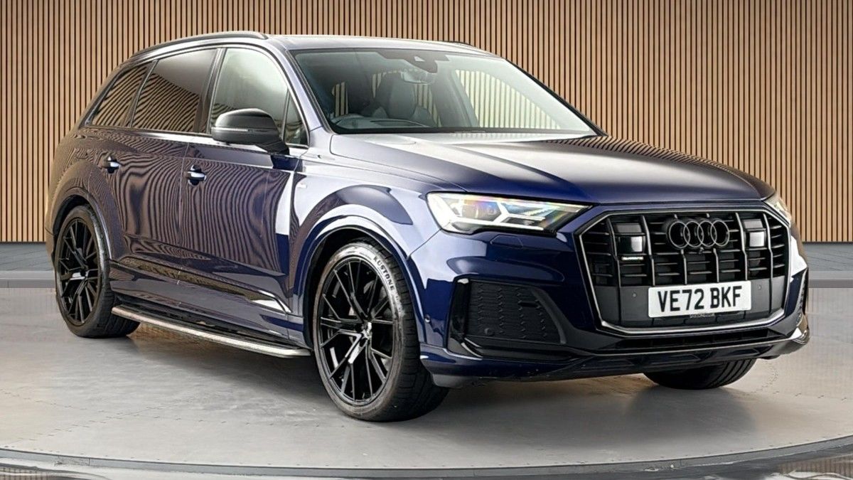 Audi Q7 Sticky Header Image