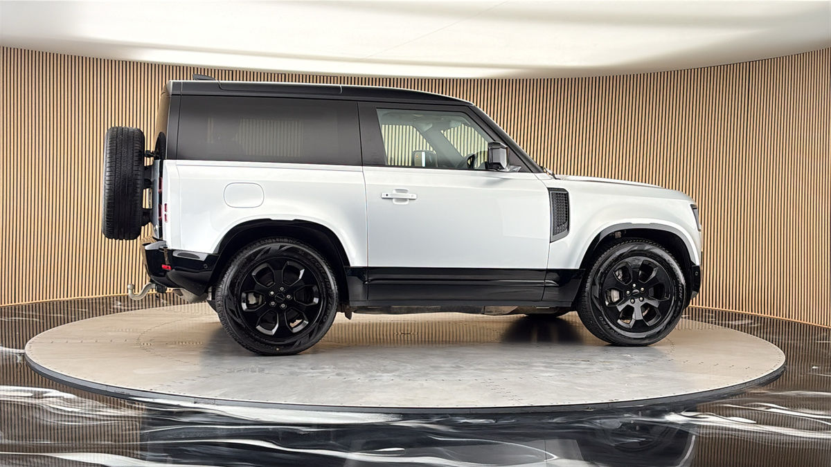 More views of Land Rover Defender 90