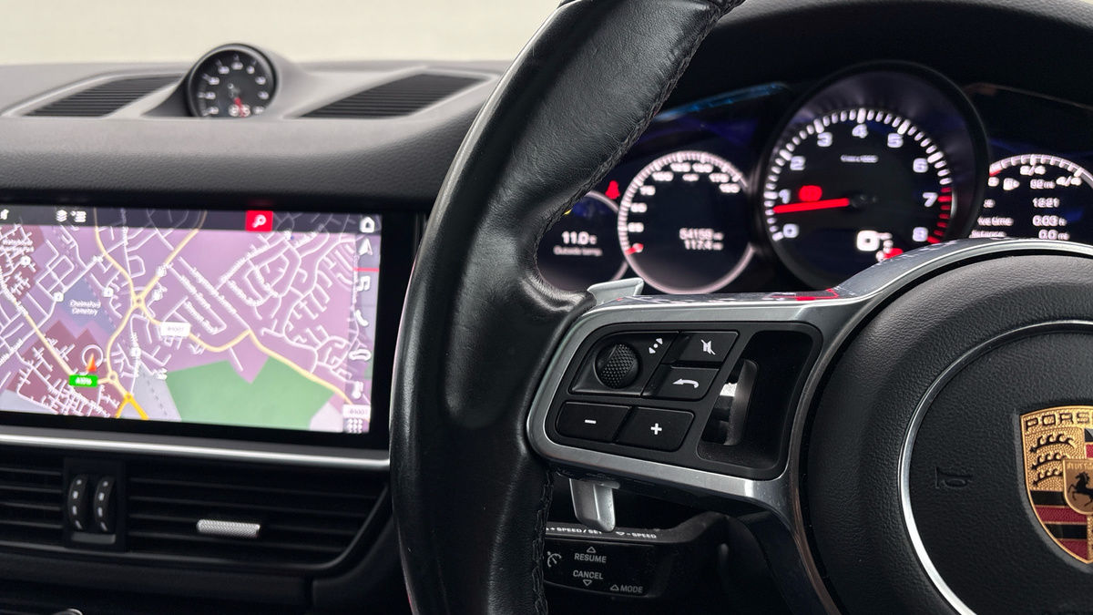 Porsche Cayenne Image 13