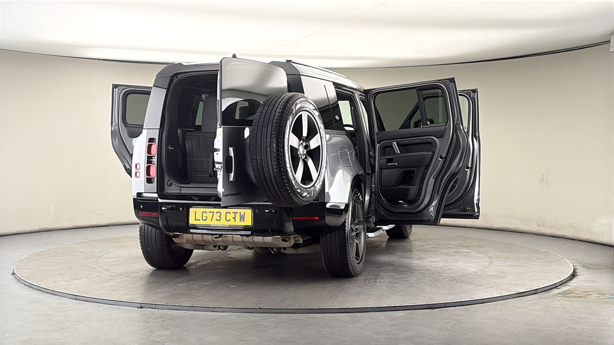 More views of Land Rover Defender 110