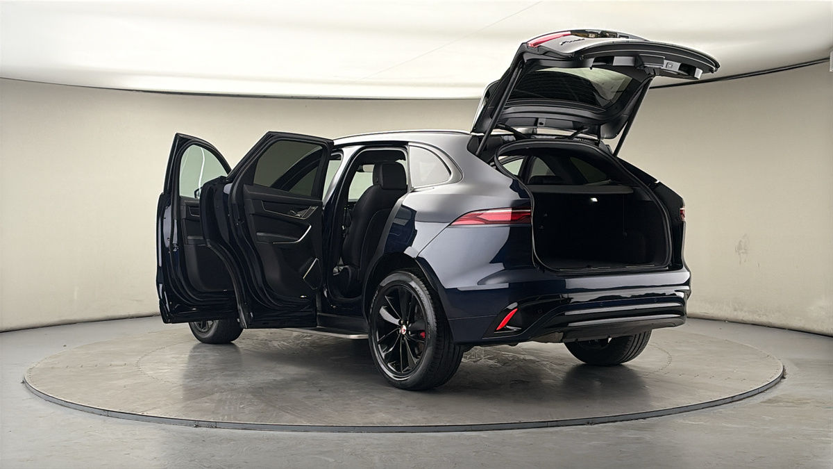 Jaguar F-PACE Image 23