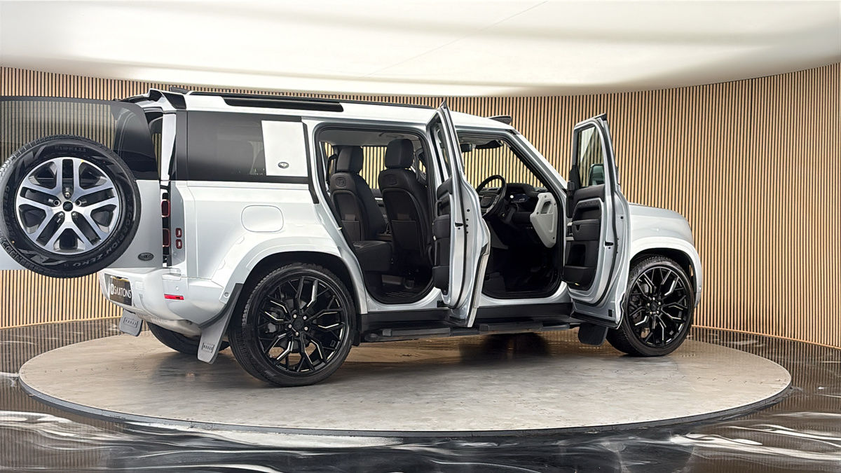 More views of Land Rover Defender 110