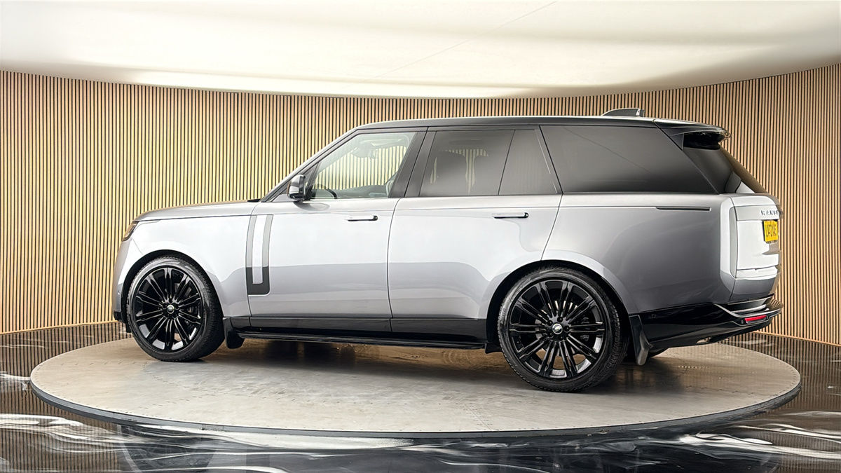 More views of Land Rover Range Rover