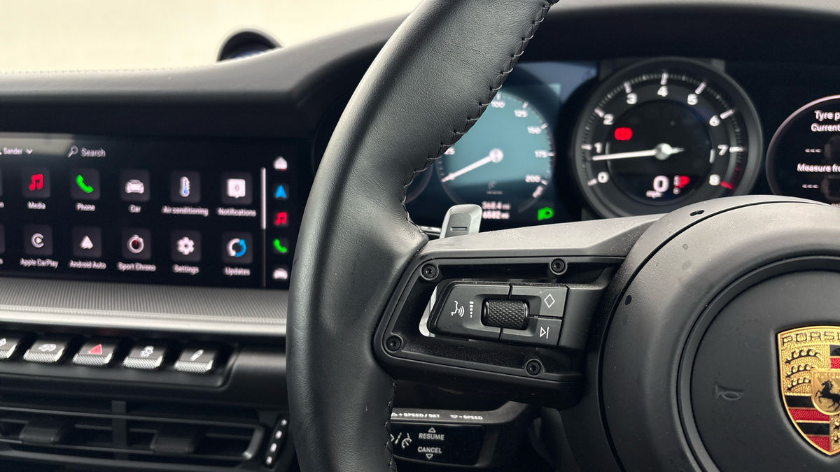 Porsche 911 Image 13