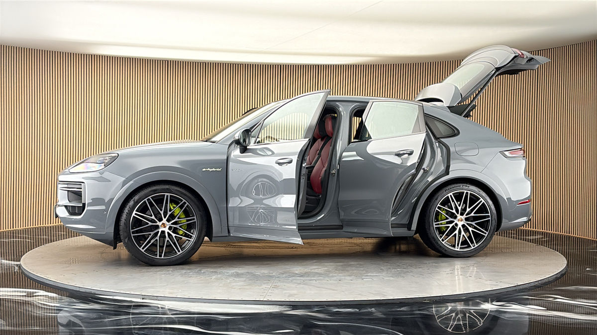 More views of Porsche Cayenne